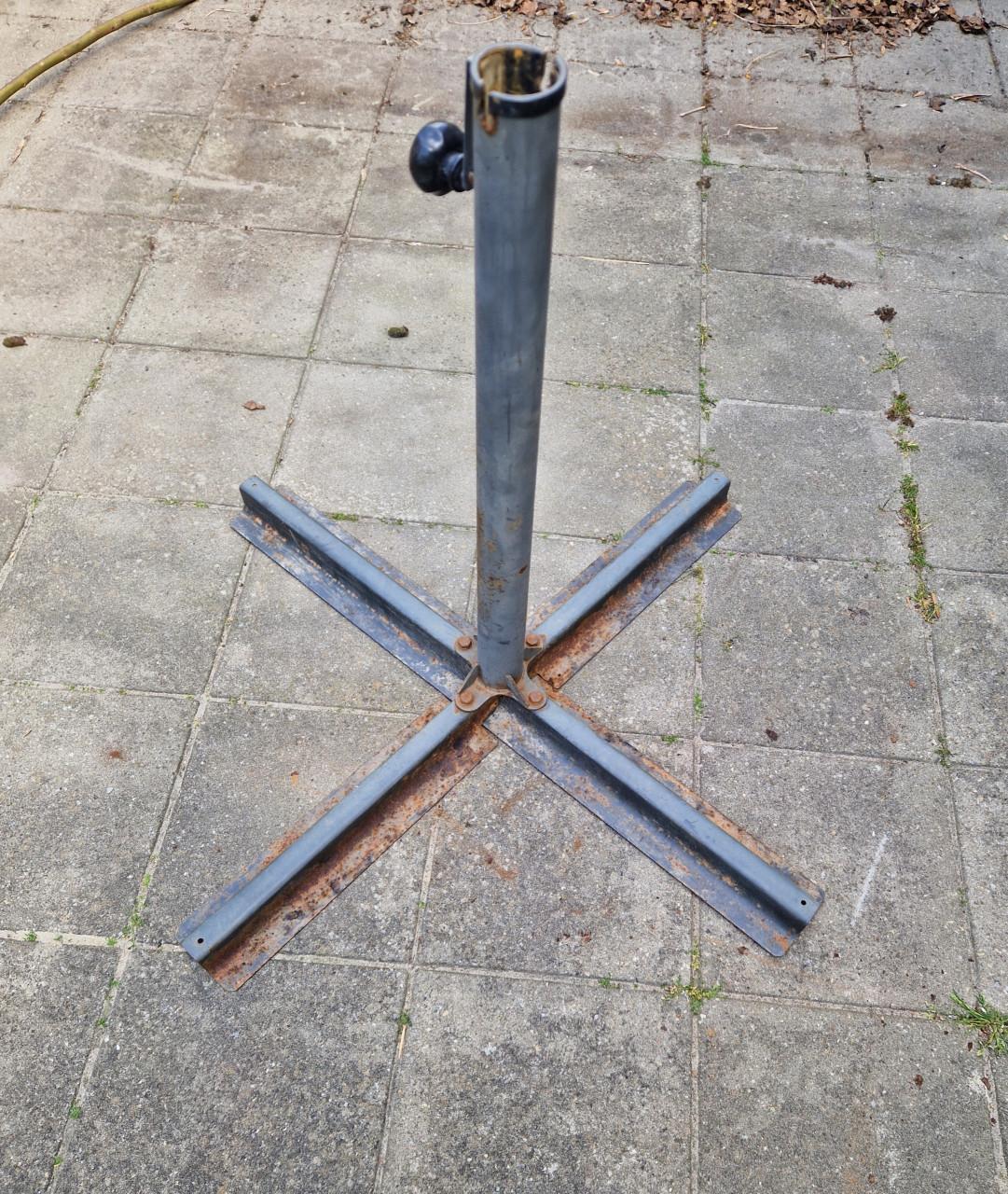 Zweefparasol met voet - gebruikssporen