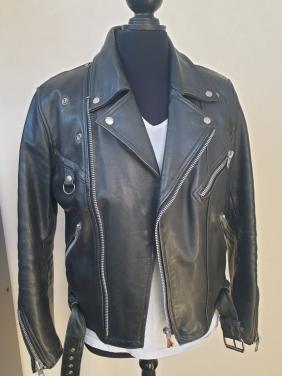 2 stoere bikerjackets.