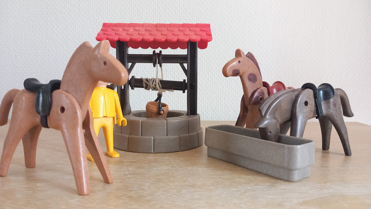 Playmobil vintage waterput met drinkbak en vee