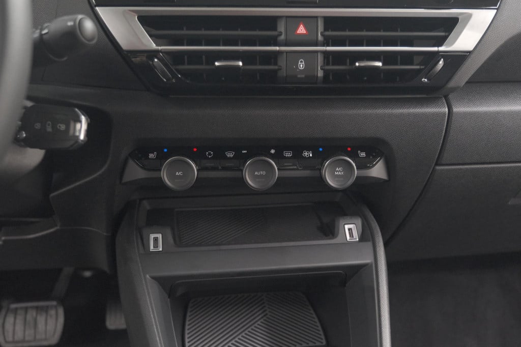 Citroen C4 puretech 130 eat8 shine | camera | apple carplay | parkeersensor