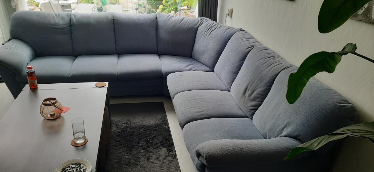 Hoekbank 3 hoek 3 stoffen bekleding 4a5 jaar oud nwpr € 2899,- vrpr € 389,-