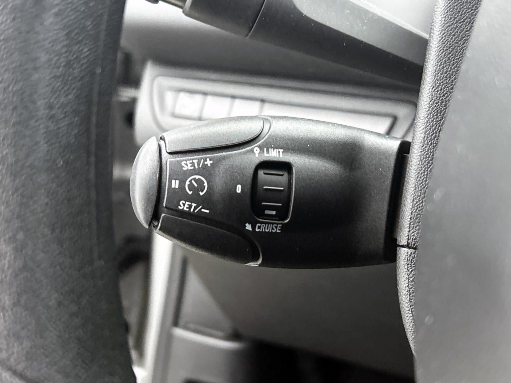 Peugeot 208 82 pk blue lion | rijklaar | trekhaak | navigatie | parkeersens