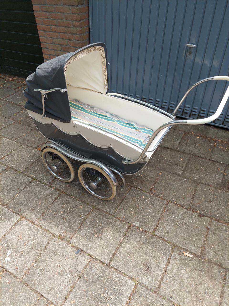 Vintage kinderwagen