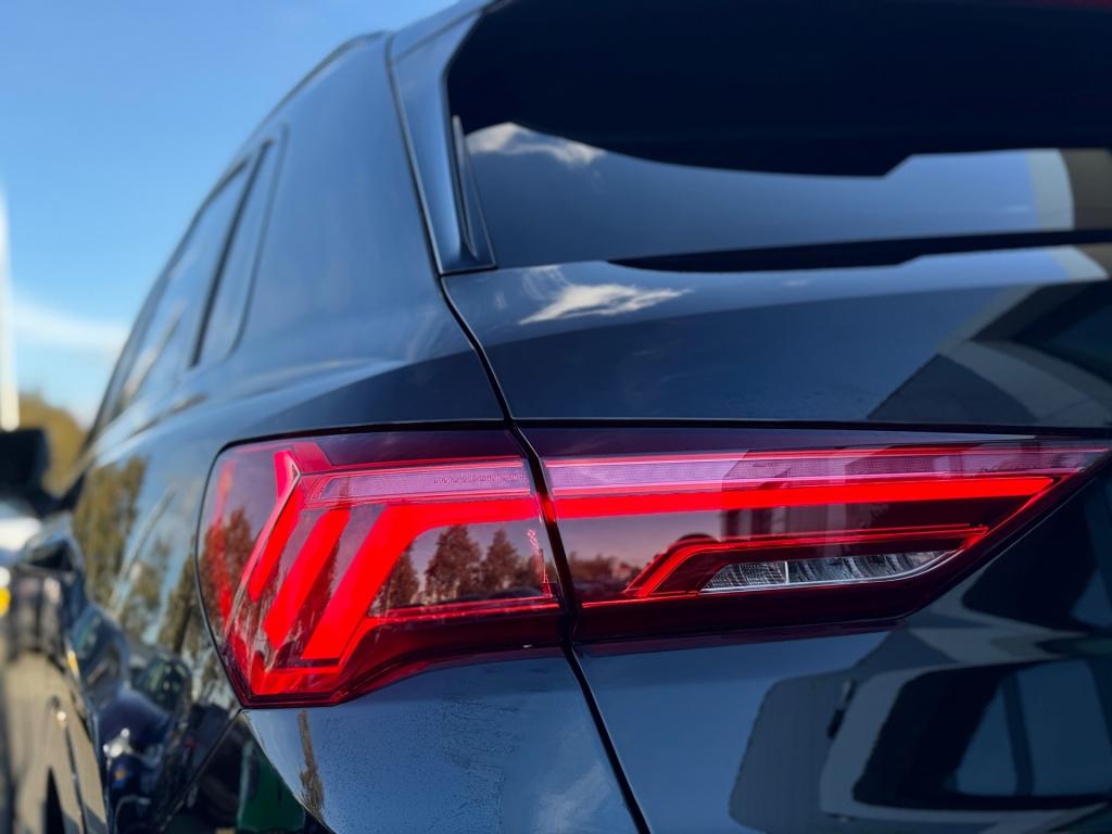 Audi Q3 35 tfsi 3x s line * matrix led * keyless * stoelverwarming