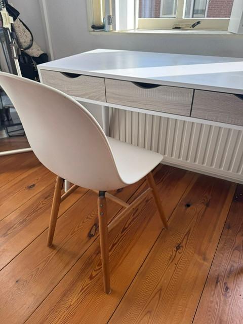 Bureau met stoel