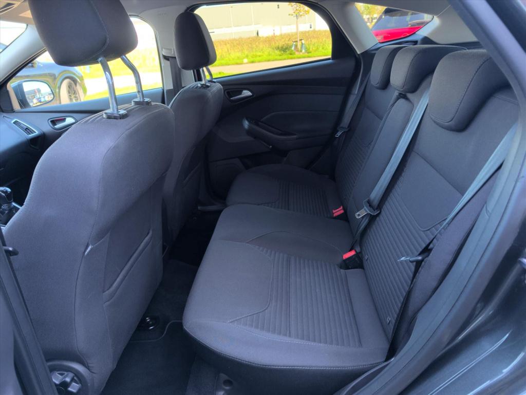 Ford Focus 1.0 ecoboost 5-deurs titanium | carplay | trekhaak | nwe distrib