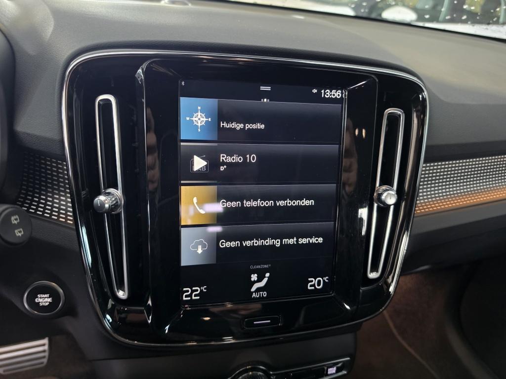 Volvo XC40 r design recharge plug-in hybrid lane assist | trekhaak | camera