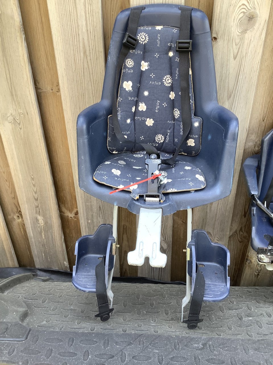 Opruimen: Fietsstoeltjes te koop aangeboden