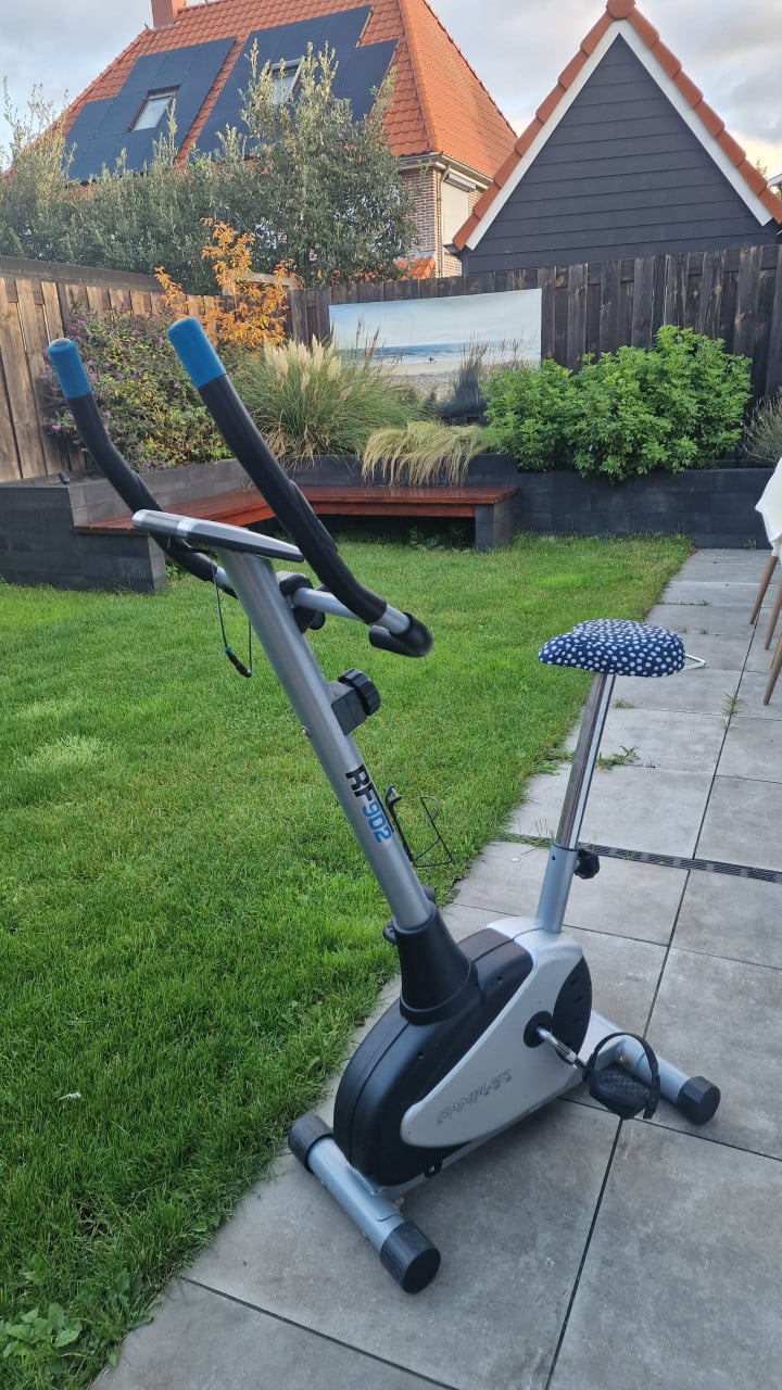 Hometrainer indoorcycle fitness apparaat