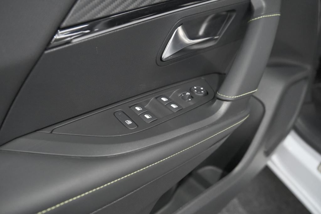 Peugeot 2008 puretech 130 eat8 gt | camera | apple carplay | parkeersensore