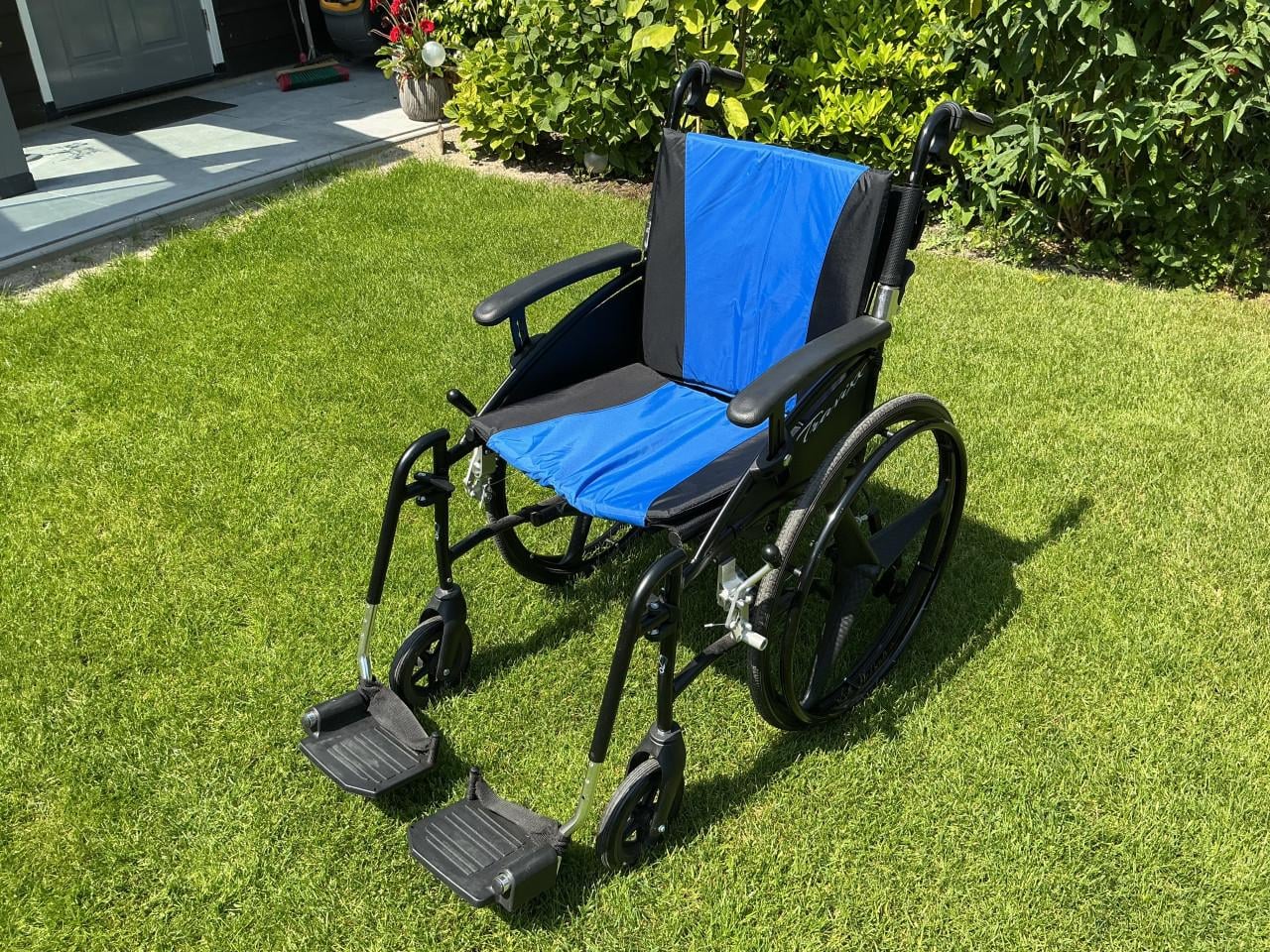 Rolstoel Lichtgewicht opvouwbare HIGH TECH Travis Comfort Lite Plus