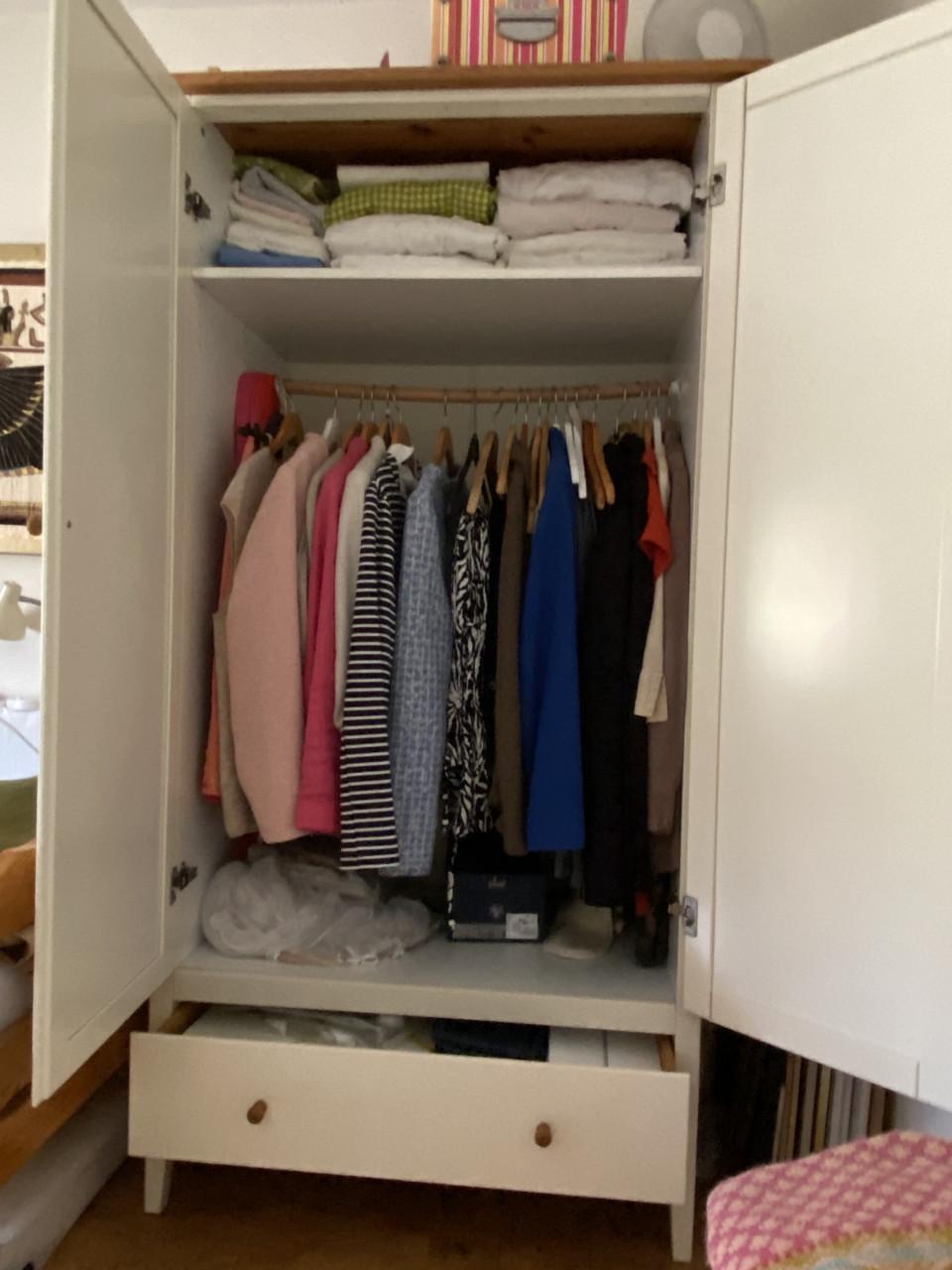 Witte kledingkast te koop