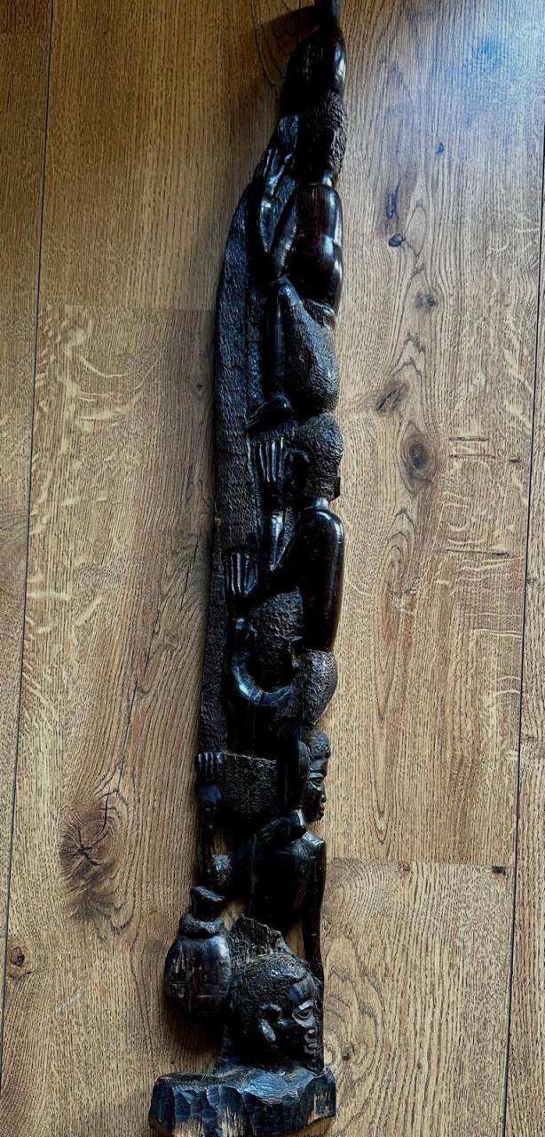 Hout gestoken beelden. Afrikaans en Maria beeld