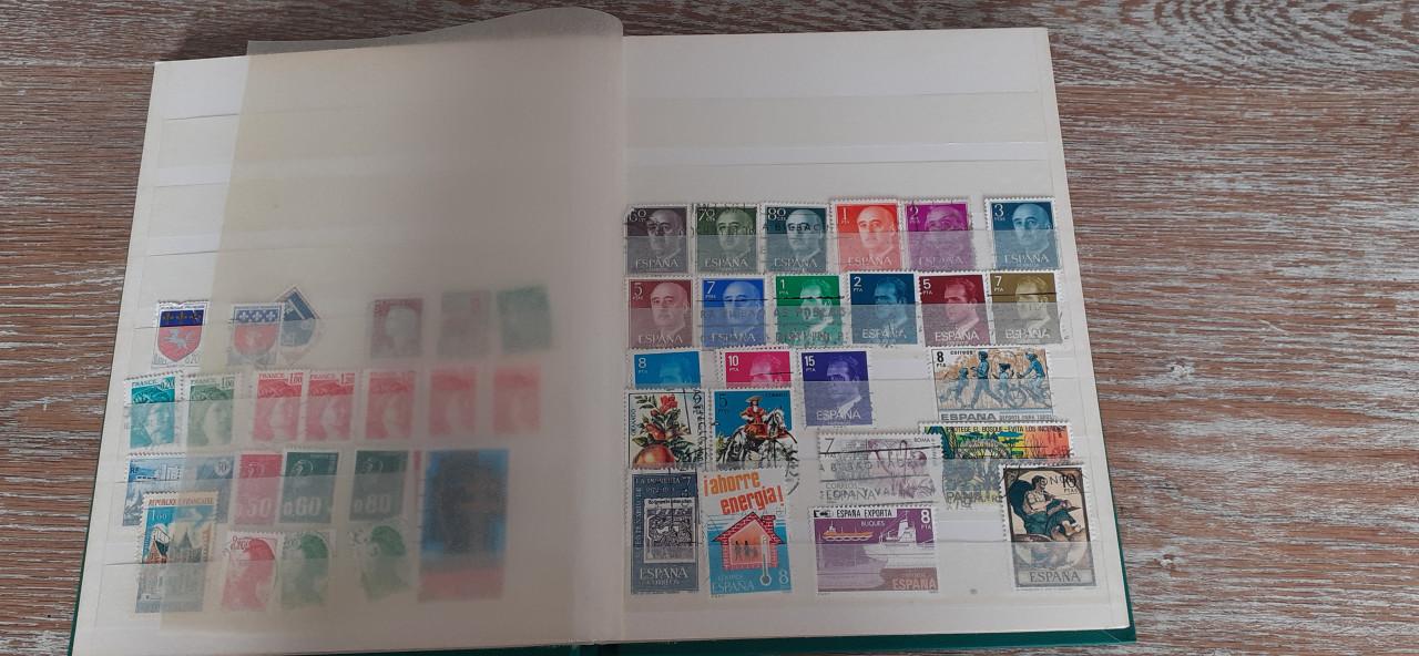 Postzegel album met postzegels