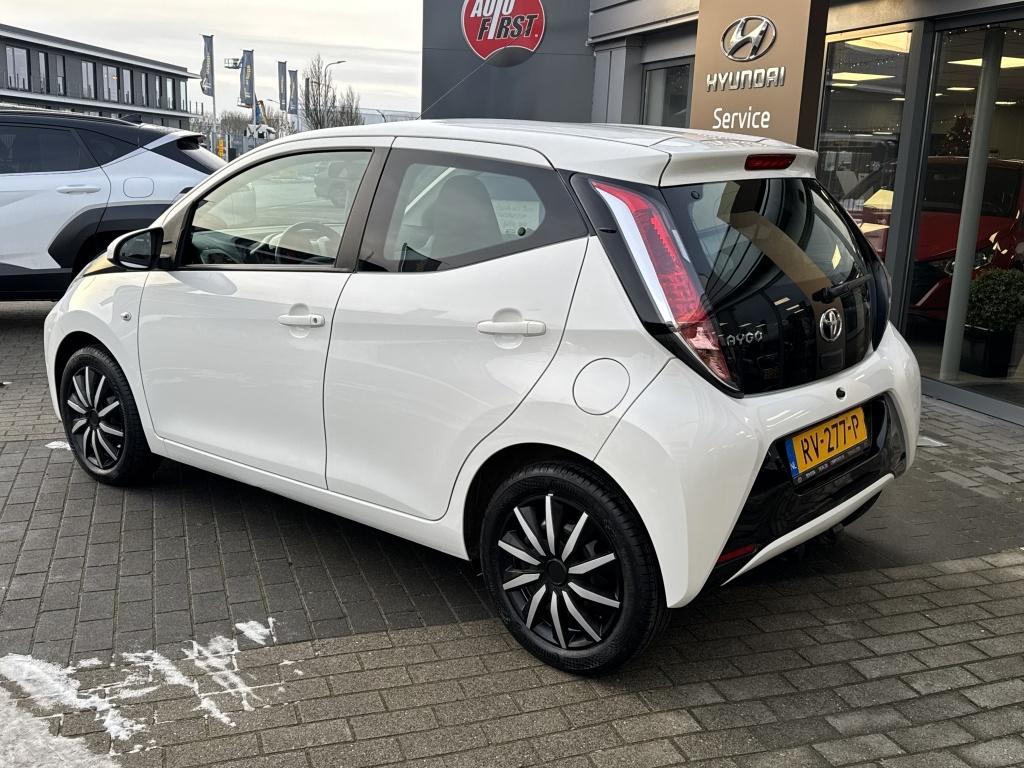 Toyota Aygo 1.0 vvt-i x-play | 1ste eigenaar | navi | apple carplay | achte
