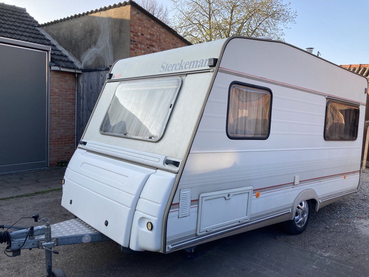 Caravan Sterckeman Fjord 390T met ruime  voortent en sanitaire ruimte!!