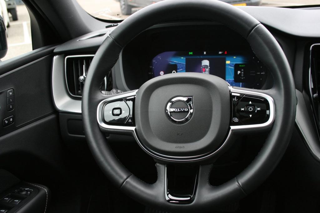 Volvo XC60 2.0 t6 plug-in hybrid awd plus black edition