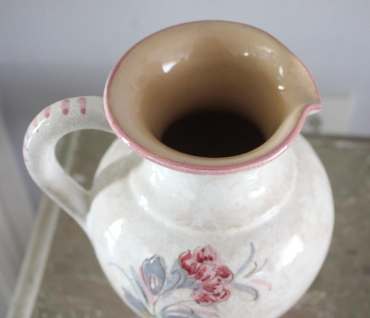 Stenen kannetje met mooie kleuren en bloemenprint