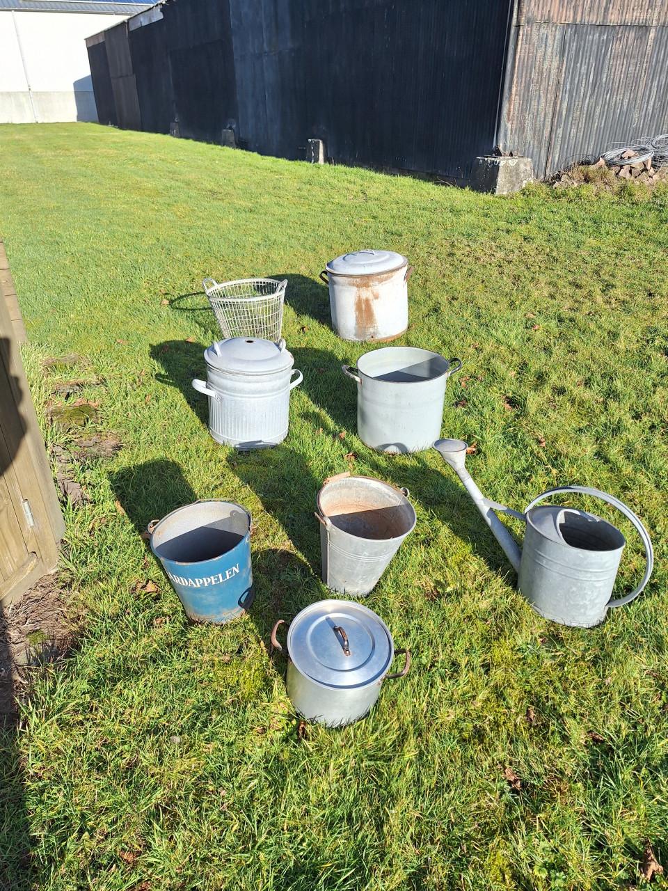 Zinken en email weckketels en emmers