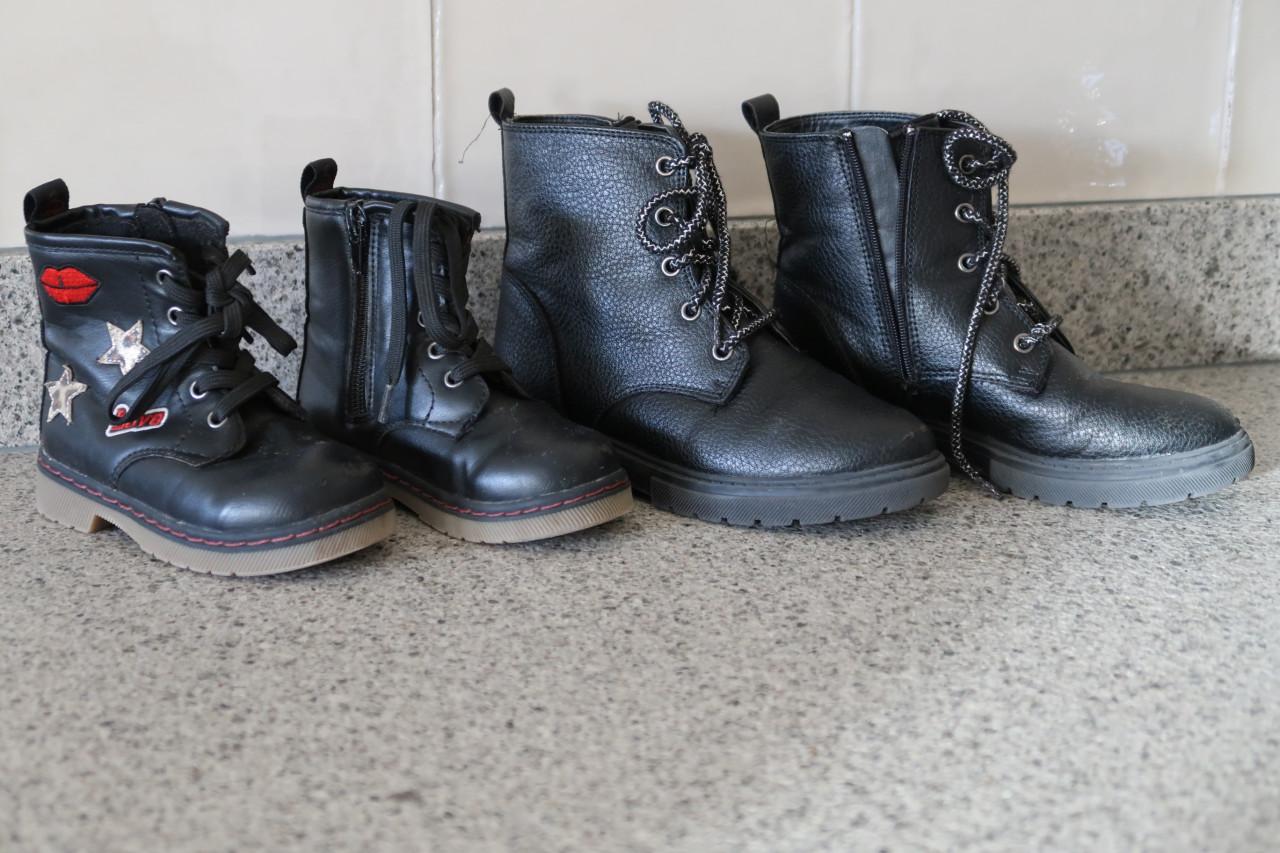 Meisjes boots/laarsjes 2 paar, 1X maat 23 en 1X maat 30 €3,00 per paar.