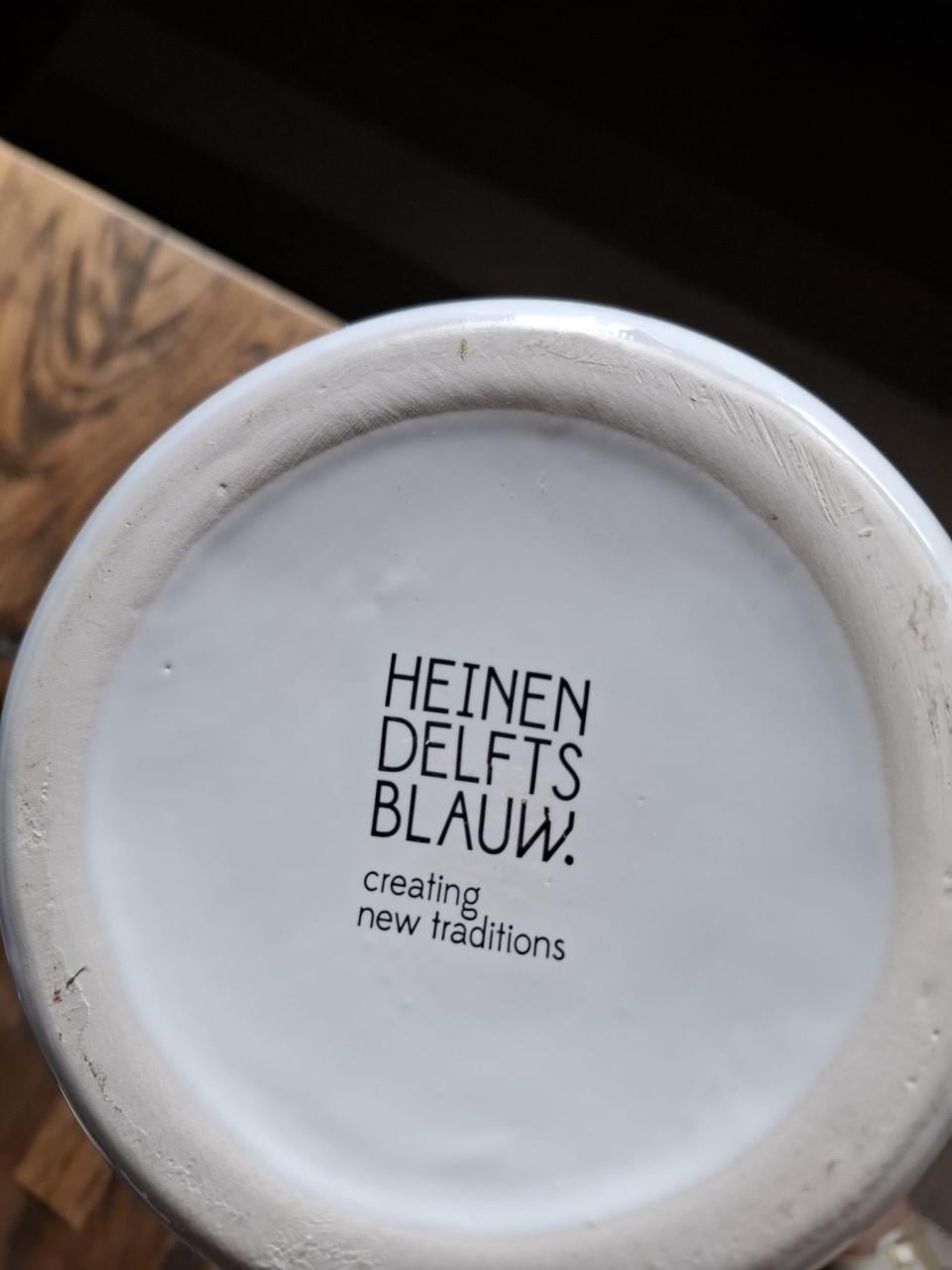 Delfsblauwe vaas met vlinders