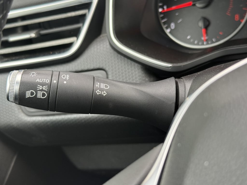 Renault Clio 1.0 tce zen | nl-auto | carplay | 17'' sportvelgen | cruisec. 