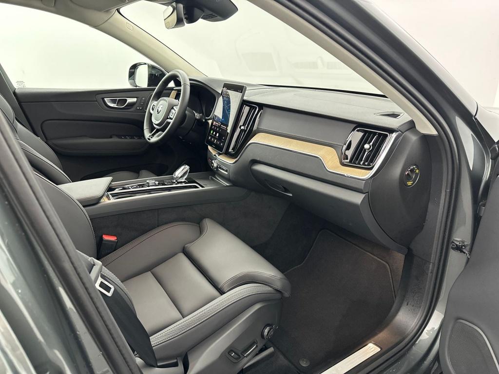 Volvo XC60 t6 398pk recharge ultra dark|