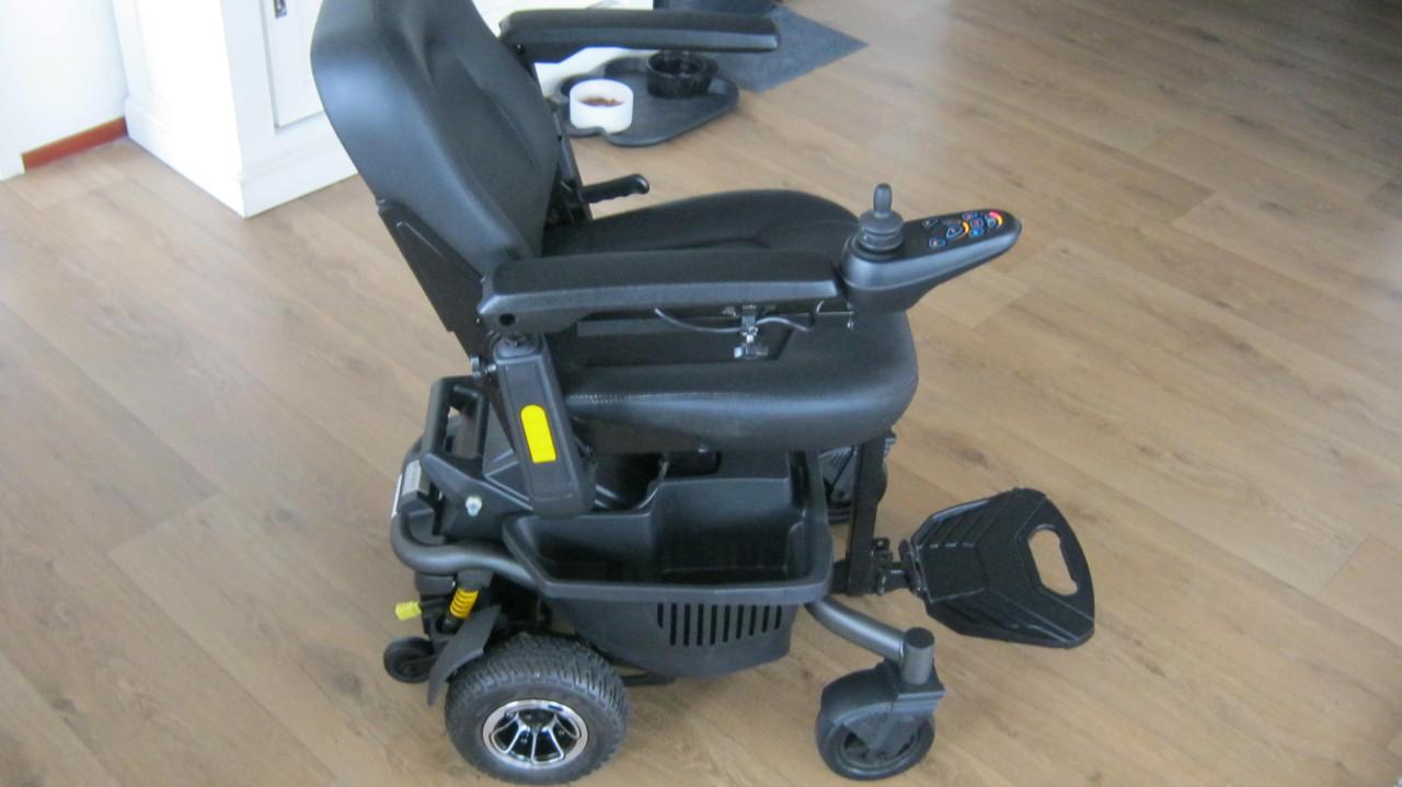 TE KOOP E-SMART COMPACTE ELEKTRICE ROLSTOEL MET JOYSTICK