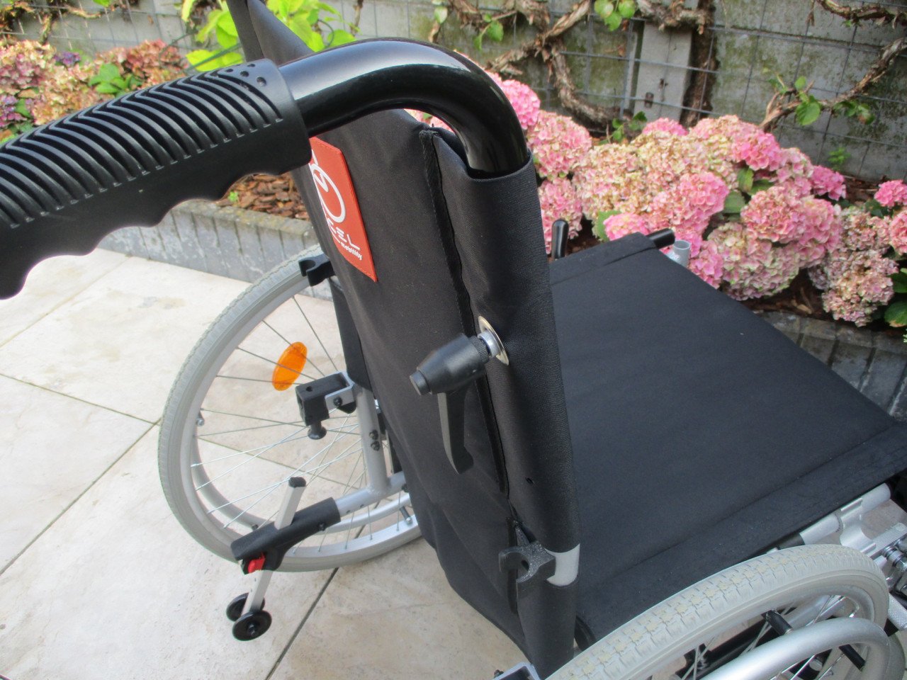 Zgan Excel G-Eco opvouwbare lichtgewicht rolstoel met anti-lekbanden