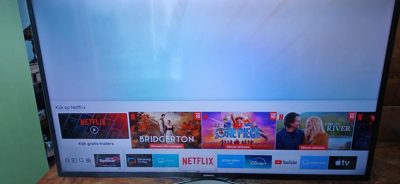 Samsung  40inch 4K Smart tv UE40MU6120 met GRATIS Humax 5050C 320GB opname.