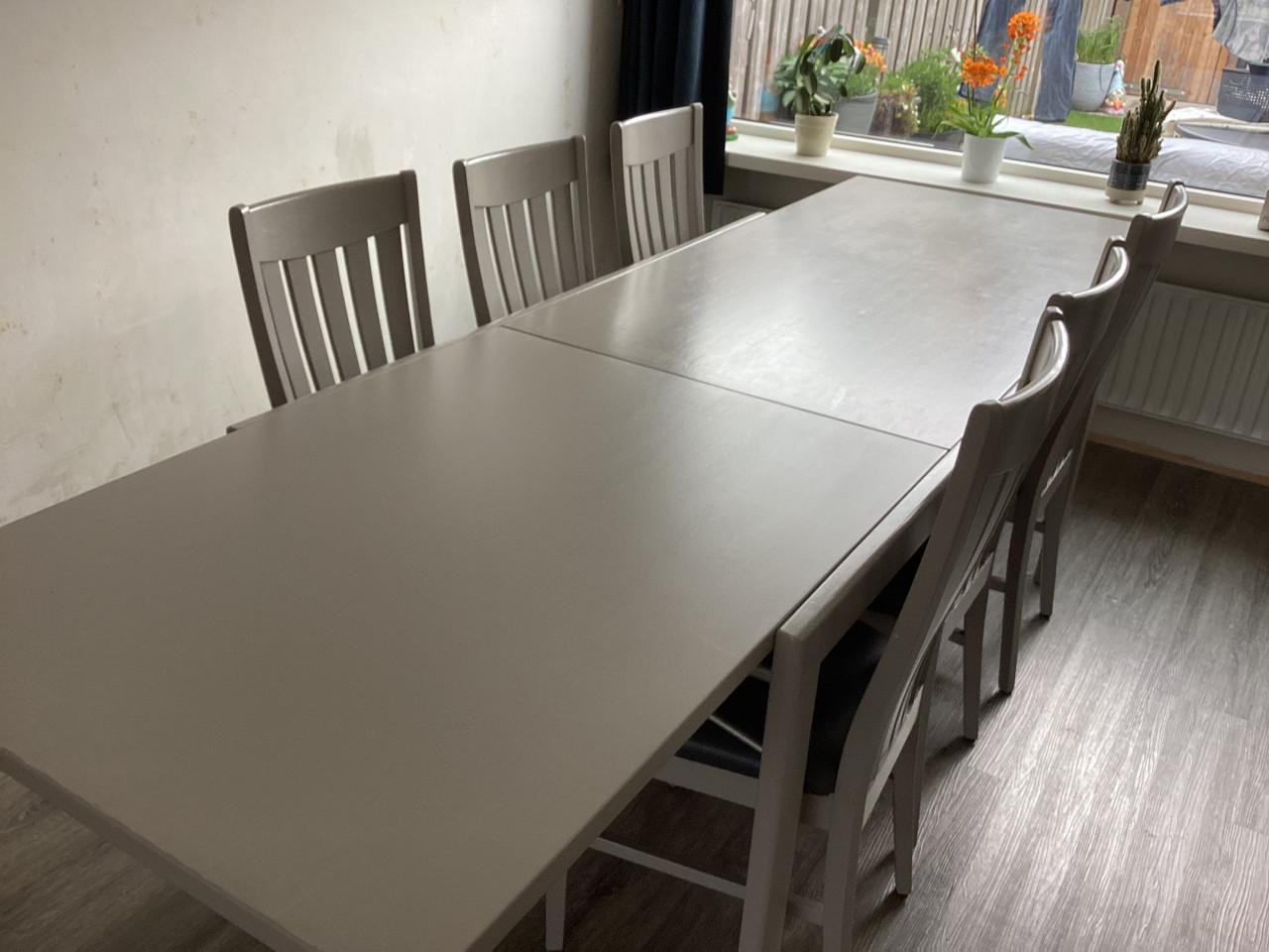 TE KOOP. Eiken Eetkamertafel
