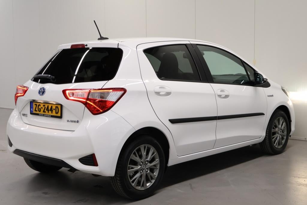 Toyota Yaris 1.5 hybrid dynamic| camera| cruise| climate