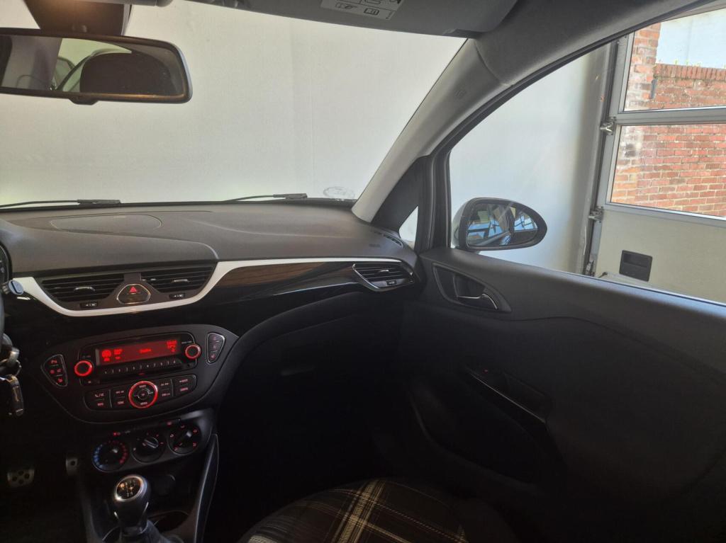 Opel Corsa 1.4 colour edition / stuur-stoelverwarming / parkeersensoren