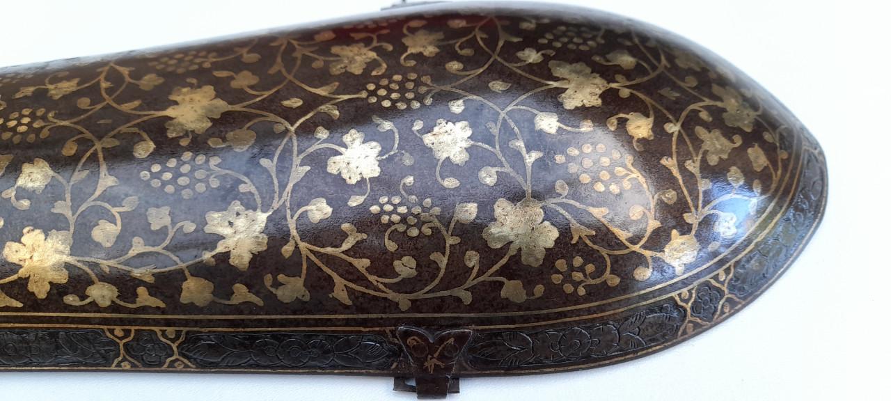 Bazuband. Perzische armbesherming. 19e eeuw.