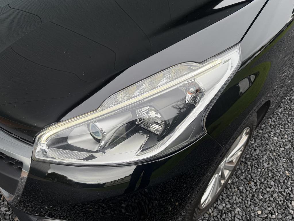 Peugeot 208 1.2 puretech blue lease executive 5-drs