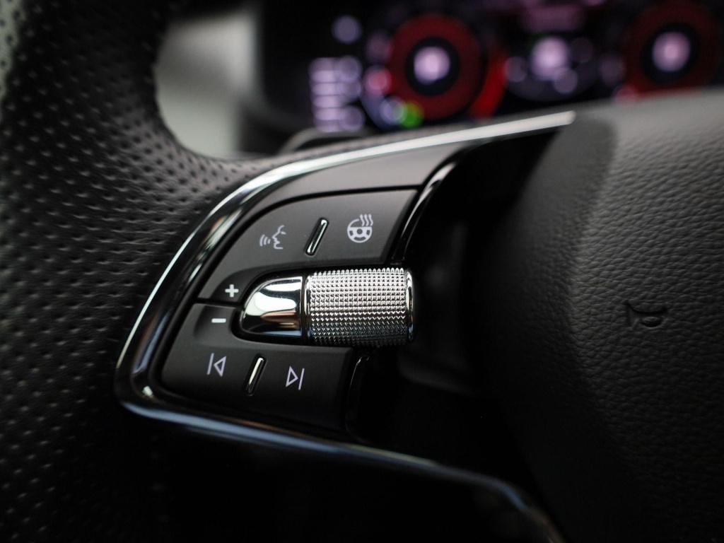 Skoda Kodiaq 1.5 tsi sportline business | panoramadak | trekhaak | sfeerver