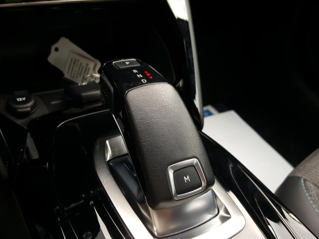 Peugeot 208 1.2 puretech 130pk allure eat8 automaat navigatie | cruise & cl