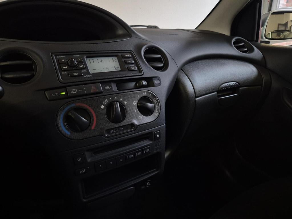 Toyota Yaris 1.3 vvt-i s-line