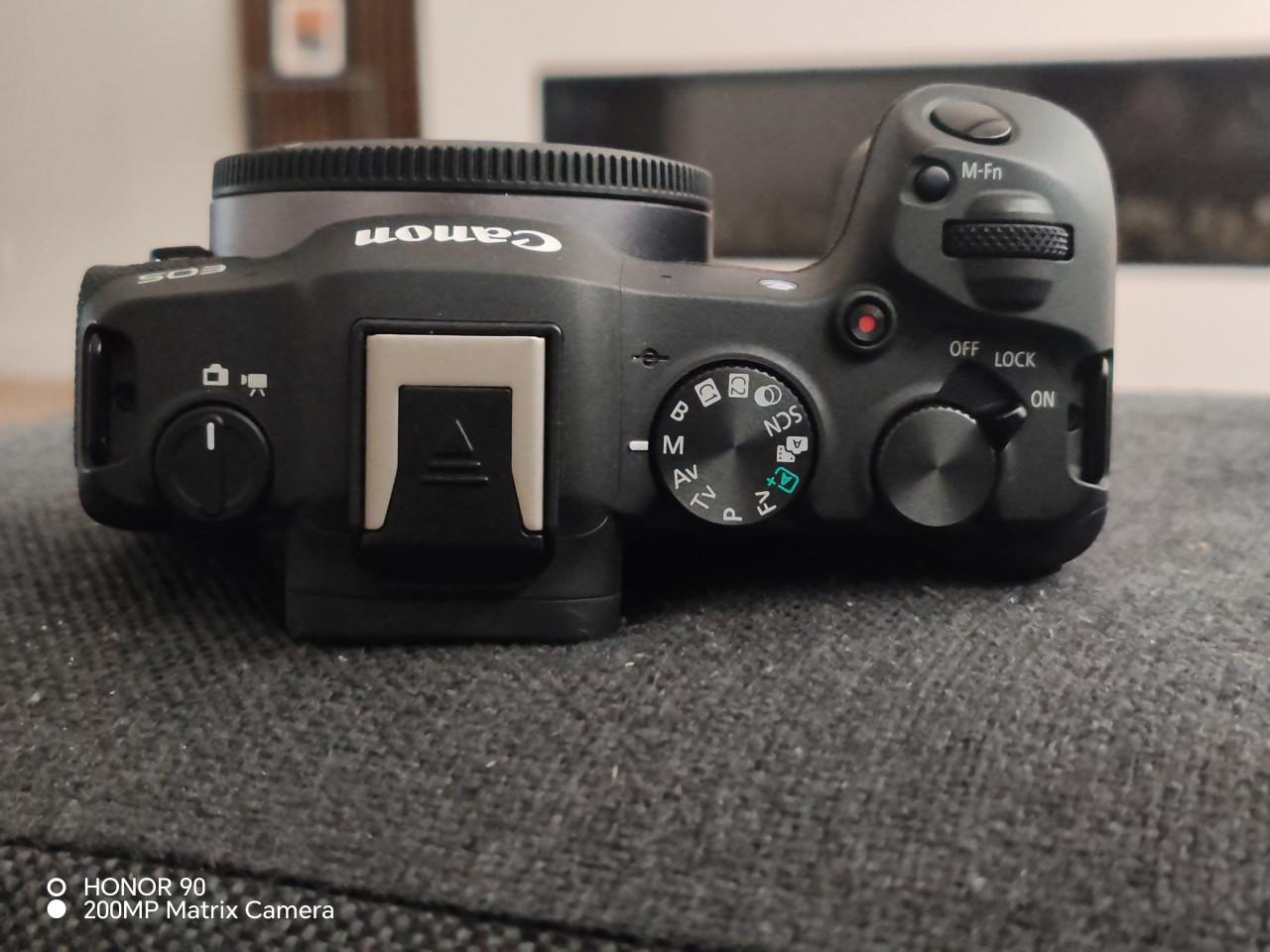 Canon R8