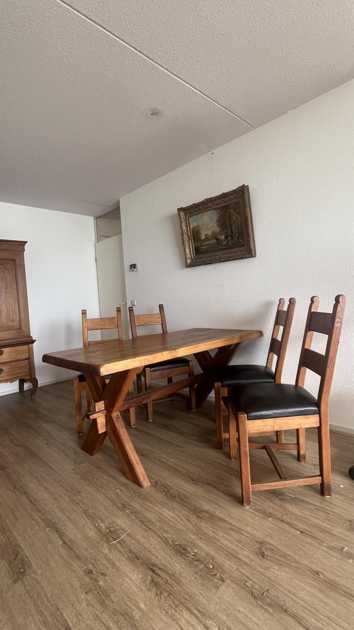 Massief eiken eethoek – tafel + 4 stoelen – zeer mooie kwaliteit