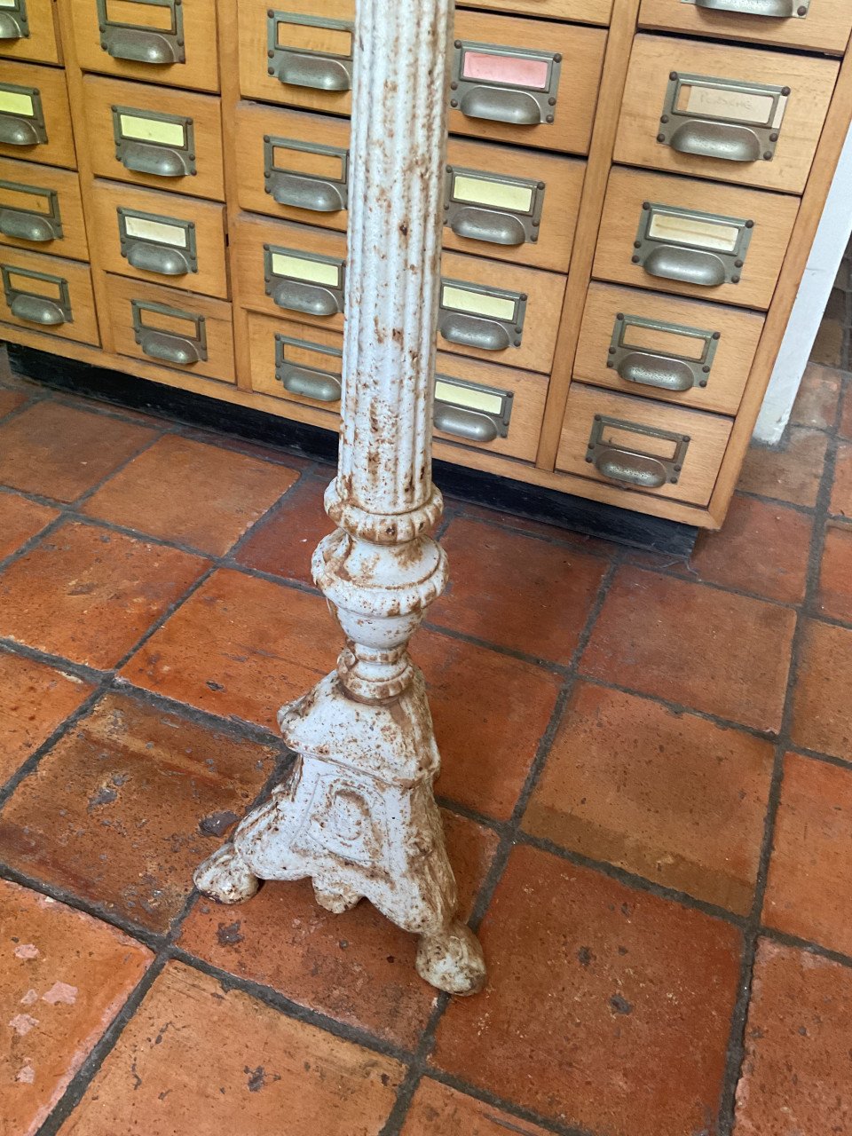 Gietijzeren kandelaar 70 cm.