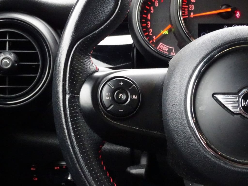 Mini Cooper mini 1.5 serious business automaat | jcw pack | king's cross