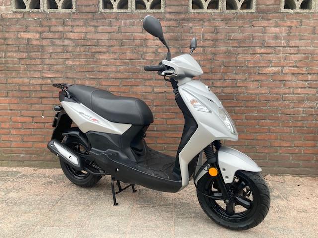 ZEER MOOIE SYM ORBIT II 4 TAKT SNOR SCOOTER EURO4 BOUWJAAR 2021