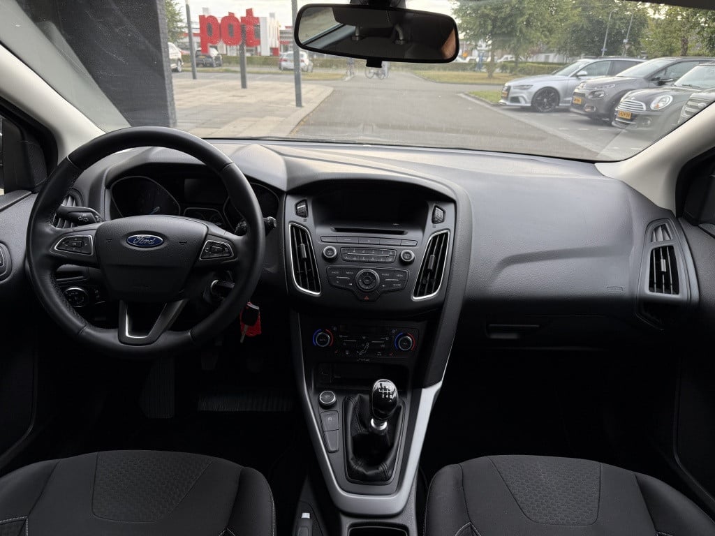 Ford Focus 1.0 titanium edition // nieuwe distributie + grote beurt //