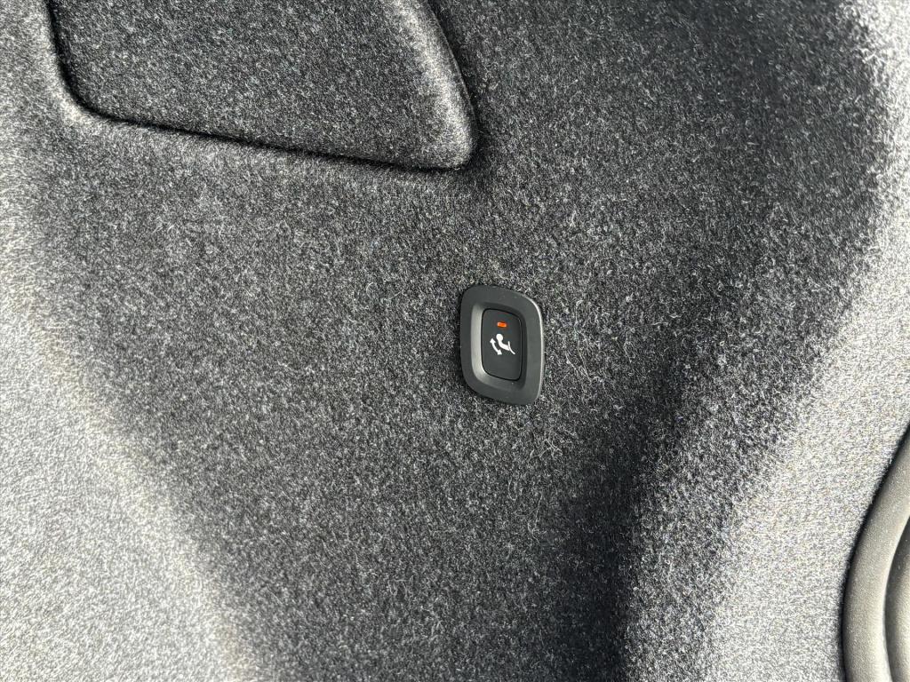 Volvo XC40 2.0 b4 b4 plus dark|stuur-stoel voorruitverwarm|blis| trekhaak| 