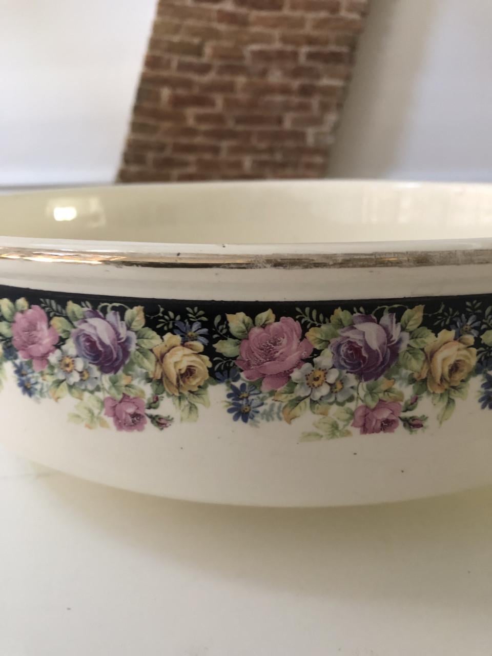 Mooie oude brocante lampet schaal met bloemenrand