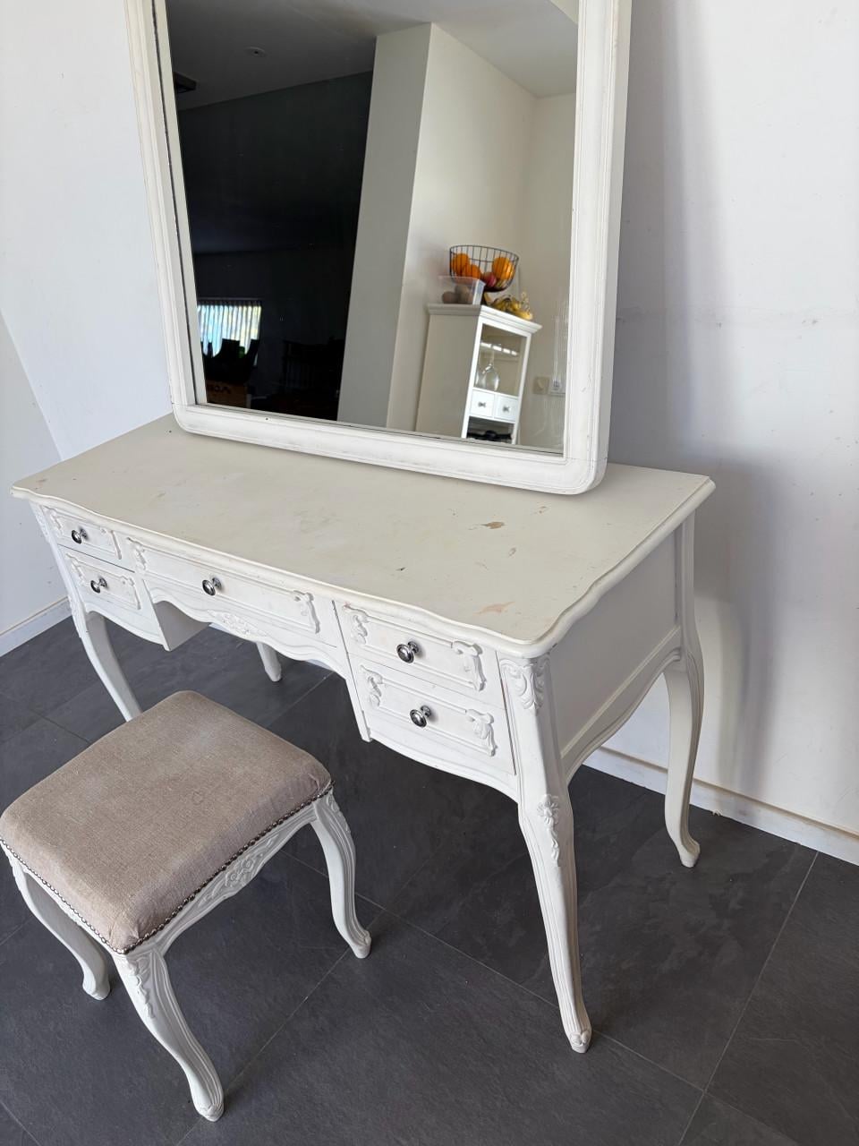 Brocante kaptafel met kruk en spiegel