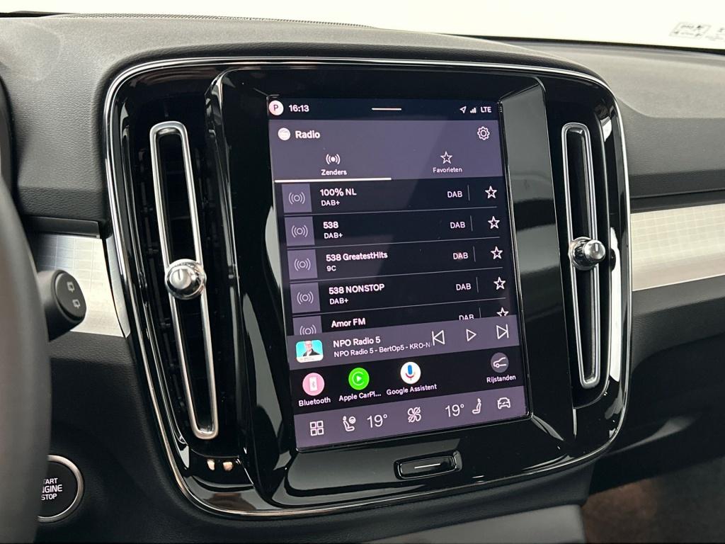 Volvo XC40 b4 197pk plus dark| camera| trekhaak| adap.cruise| h&k audio| pa