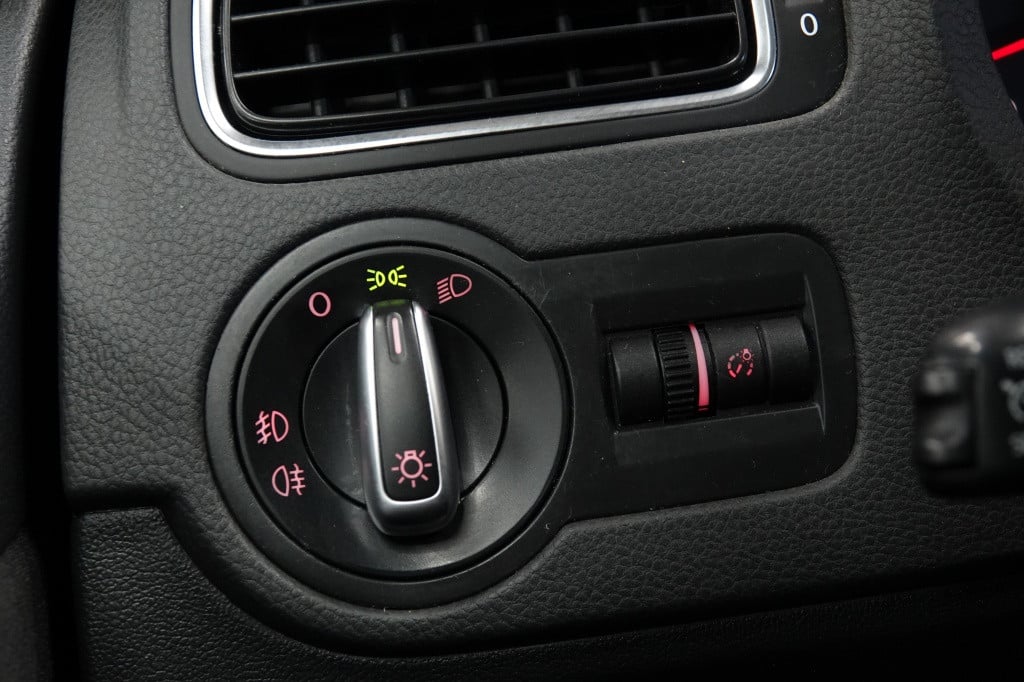 Volkswagen Polo 1.4-16v highline | carplay | cruise | xenon | pdc |