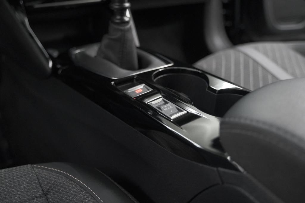 Peugeot 208 puretech 100 allure | apple carplay | parkeersensoren | climate